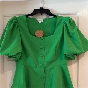Tea n Cup Kelly green blouse NWT boutique